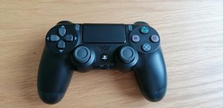 Playstation 4 Slim de 1Tb + mando + dos jue