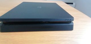 Playstation 4 Slim de 1Tb + mando + dos jue