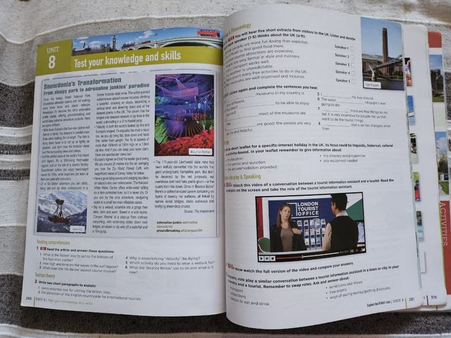 Libro superiore EXPLORE travel and turismo