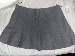 Falda gris