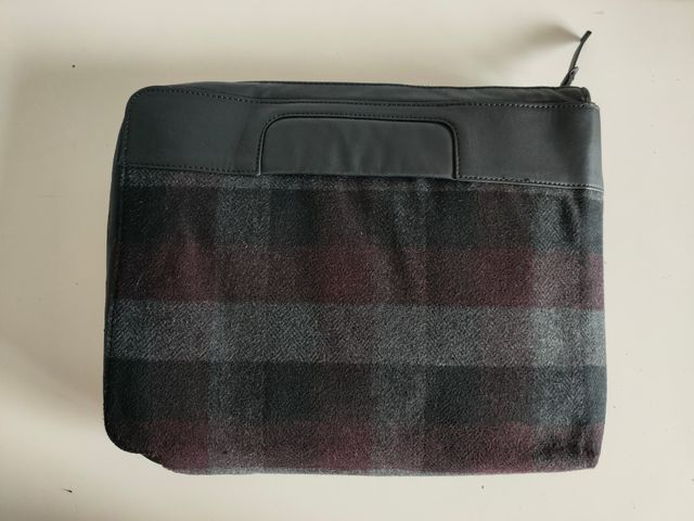 Portadocumentos, lana y piel sintética