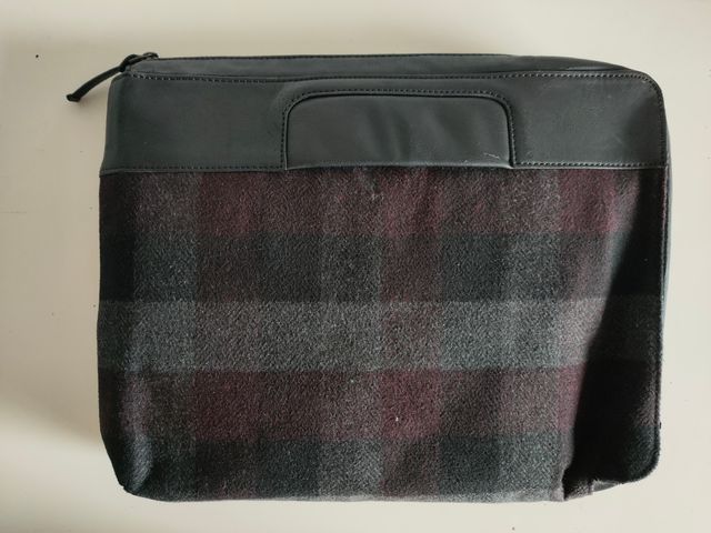 Portadocumentos, lana y piel sintética