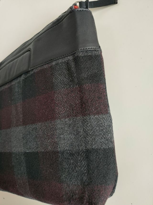 Portadocumentos, lana y piel sintética