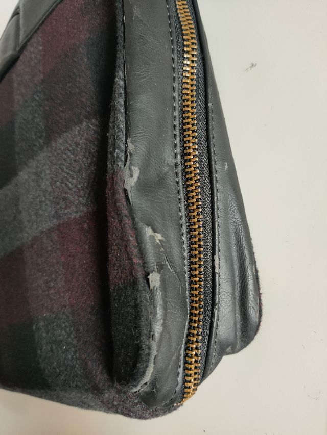 Portadocumentos, lana y piel sintética