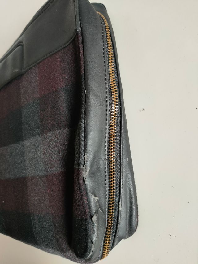 Portadocumentos, lana y piel sintética