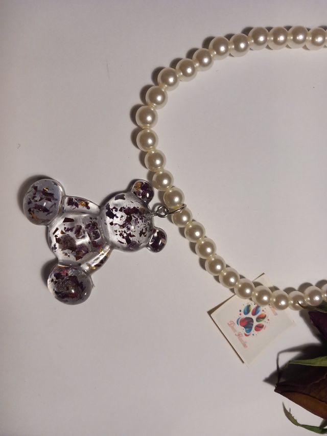 Collar de perlas con osito grande (con rosas)