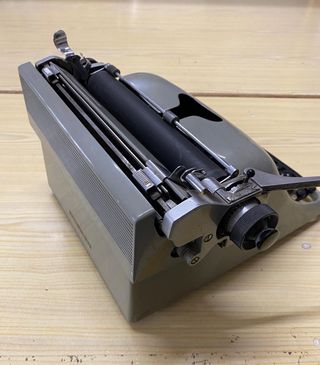 Maquina de escribir Olivetti Lexicon 80