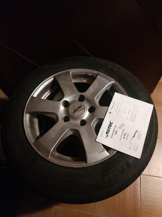 Llantas 15" con neumáticos nuevos