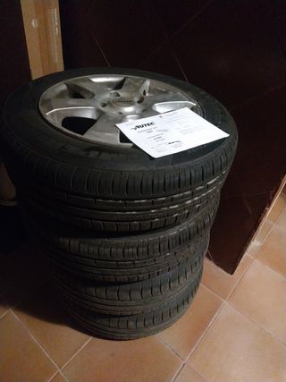 Llantas 15" con neumáticos nuevos