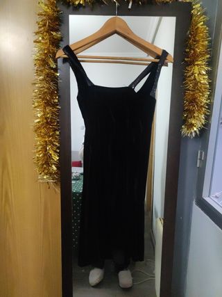 Vestido negro de fiesta con lentejuelas 