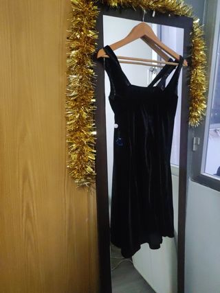 Vestido negro de fiesta con lentejuelas 