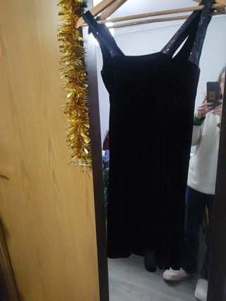 Vestido negro de fiesta con lentejuelas 
