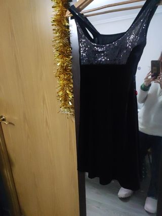 Vestido negro de fiesta con lentejuelas 