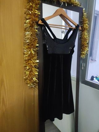 Vestido negro de fiesta con lentejuelas 