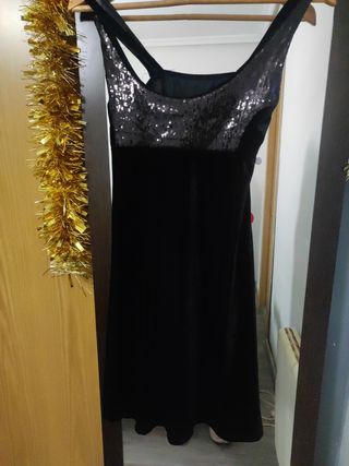 Vestido negro de fiesta con lentejuelas 