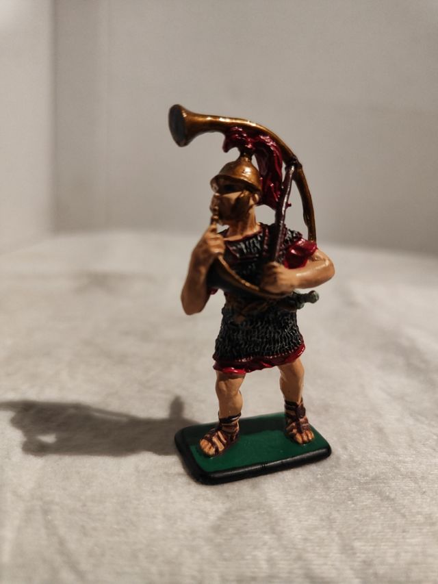 Lote de dos soldaditos de plomo.