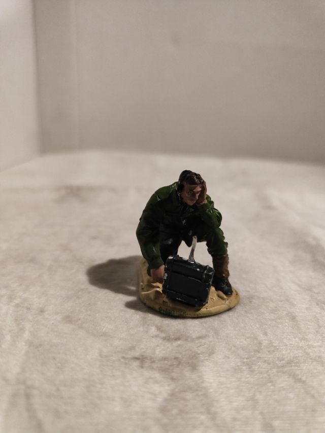 Lote de dos soldaditos de plomo.