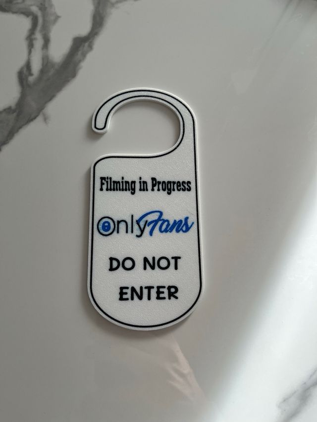 Scritta non disturbare per porta