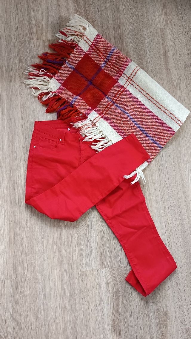 Pantalón cuero rojo Ferrari + bufanda - manta