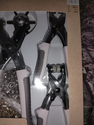 Remachadora y sacabocados de costura 