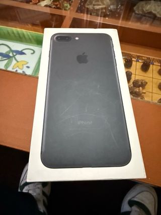 Vendo iphone 7 plus con funda metalica