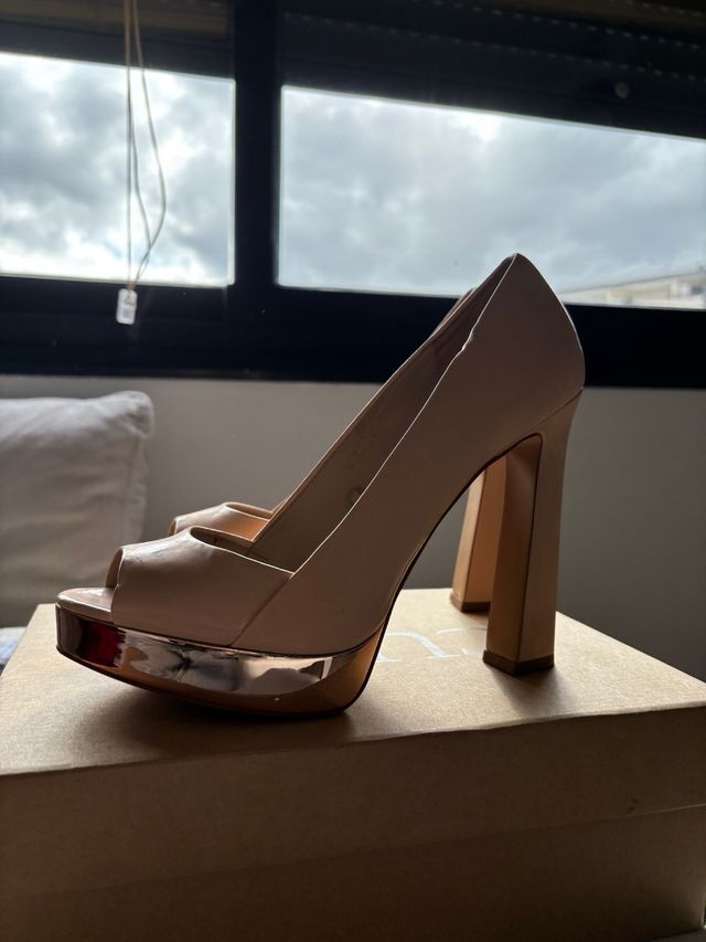 Tacon zara color empolvado y oro rosa talla 40