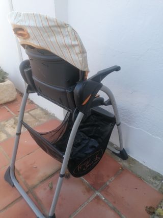 Trona bebé niño. Marca chicco. Muy buena