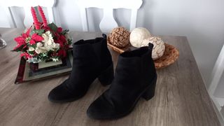 BOTINES NEGROS TACÓN ANCHO