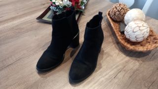 BOTINES NEGROS TACÓN ANCHO