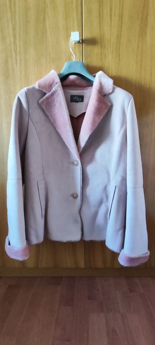 Chaqueta rosa tipo ante