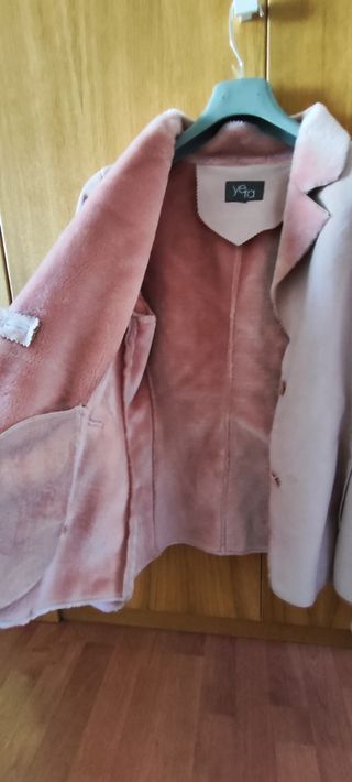Chaqueta rosa tipo ante
