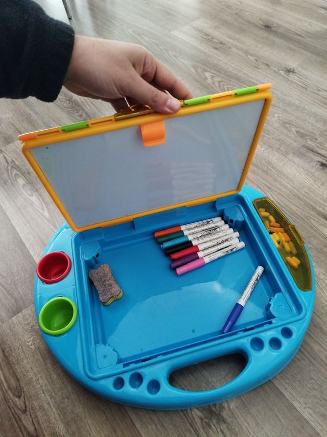 Pizarra de juguete (tiza y rotulador)