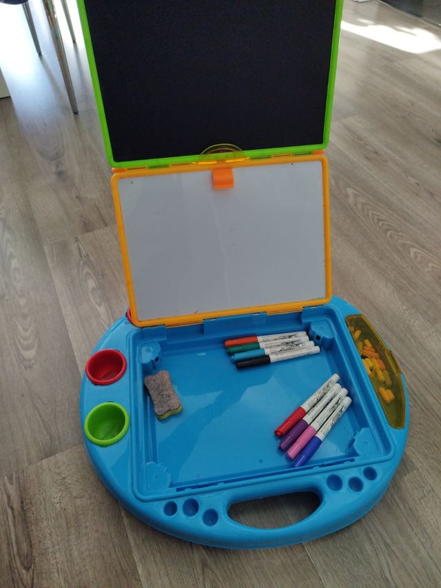 Pizarra de juguete (tiza y rotulador)