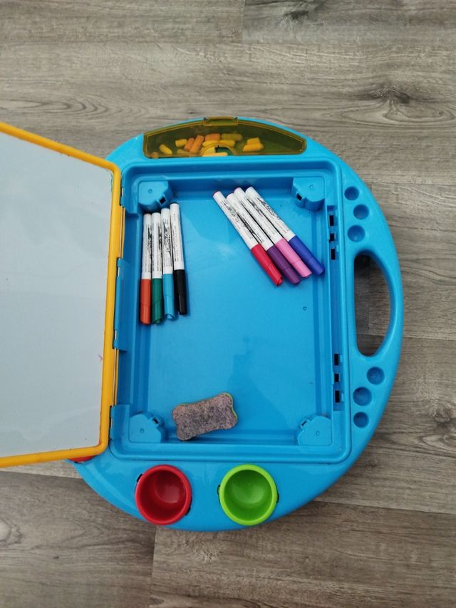 Pizarra de juguete (tiza y rotulador)