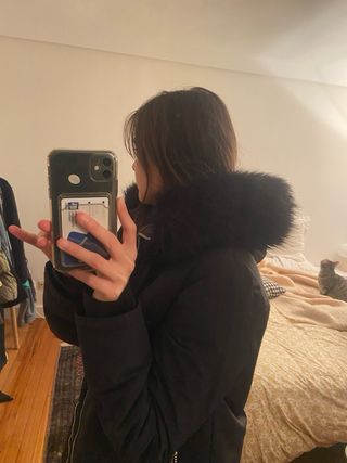 chaqueta negra frío y lluvia