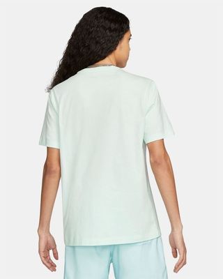 Camiseta Nike Sportwear Club Turquesa Verano.