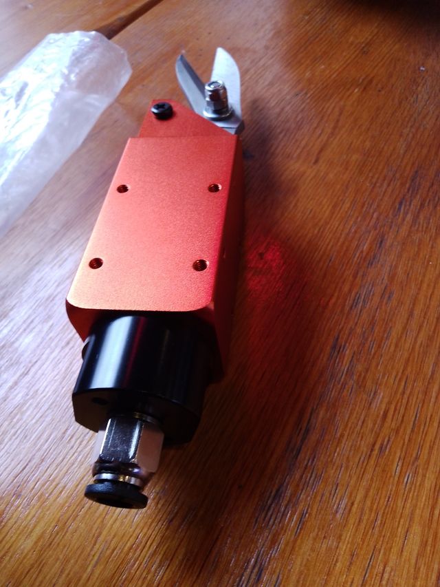 Máquina de tesoura com pinça de ar pneumática