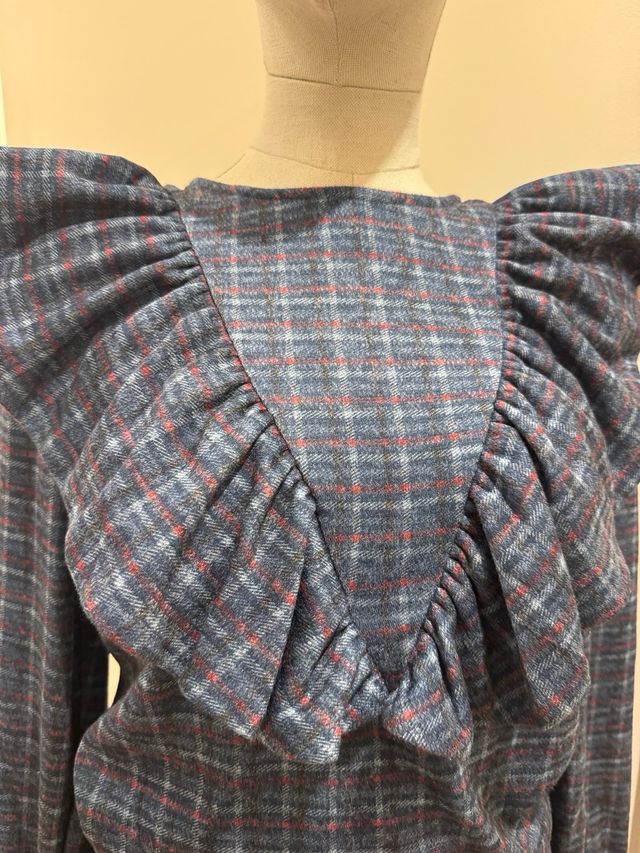 Conjunto falda midi y blusa volantes