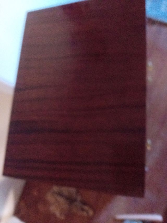 VENDO UN COMODINO O COMODINO MOLTO CARINO