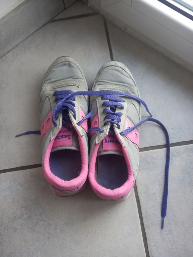 Due paia di Saucony Jazz Original donna