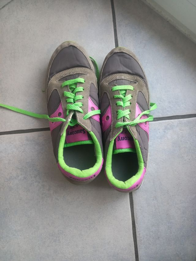 Due paia di Saucony Jazz Original donna