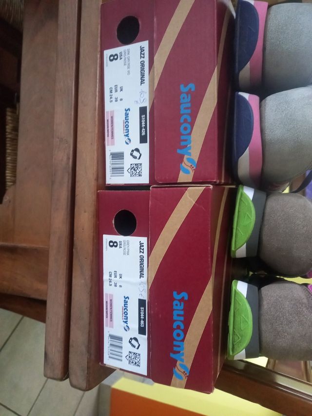 Due paia di Saucony Jazz Original donna