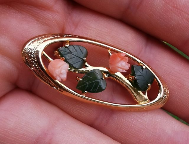 Spilla vintage in vero corallo