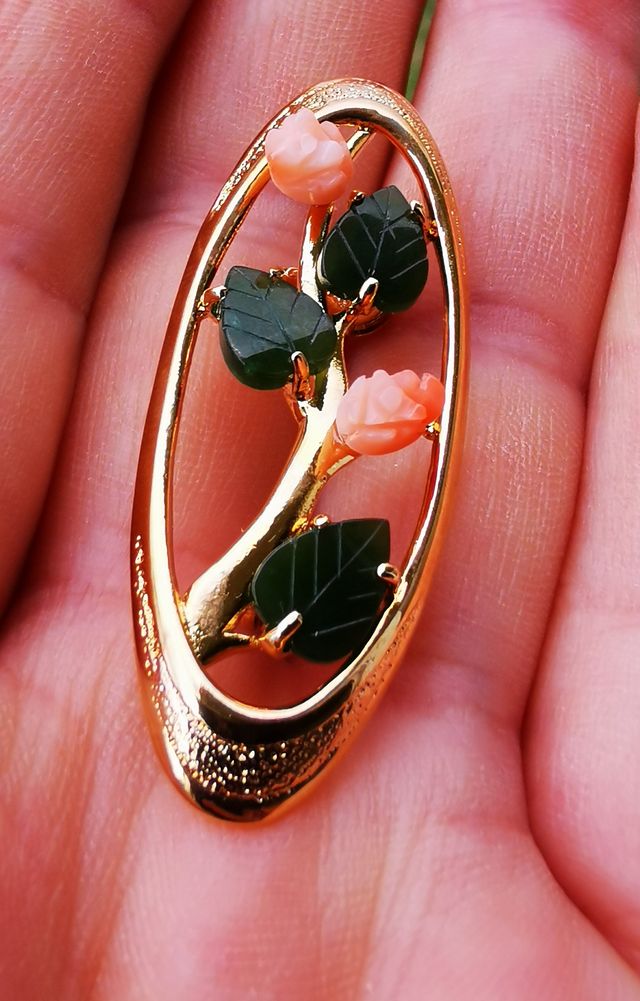 Spilla vintage in vero corallo