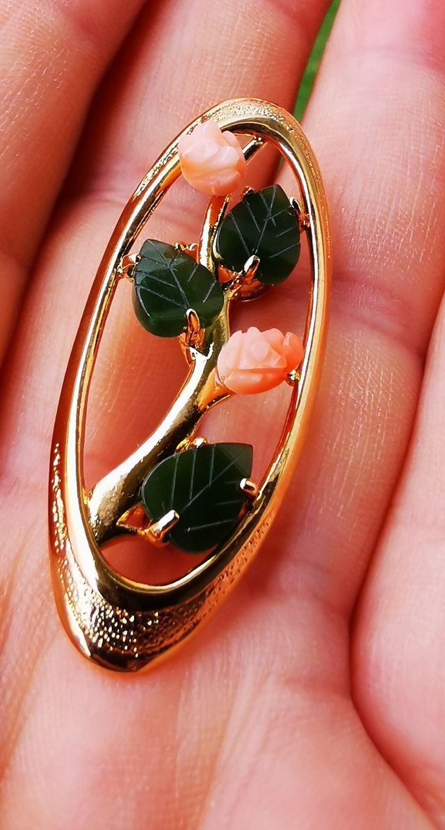 Spilla vintage in vero corallo