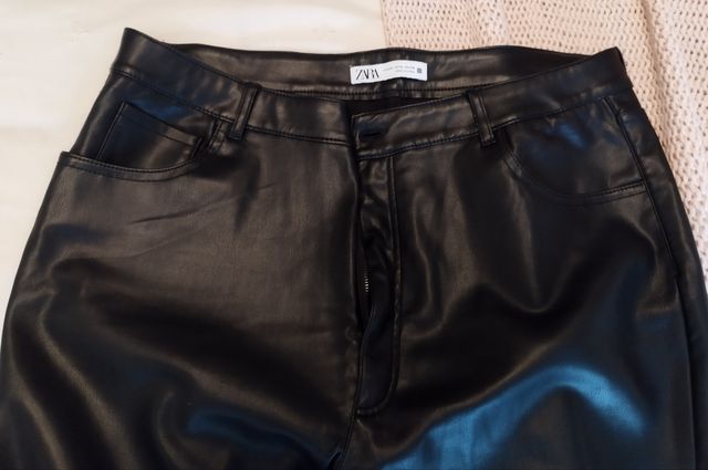 Pantalón polipiel Zara