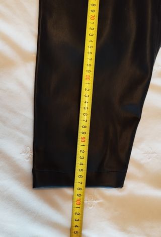 Pantalón polipiel Zara 