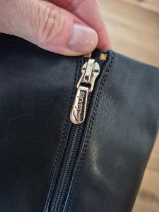 Stivali Clarks di pelle con tacco svasato