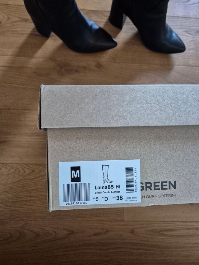 Stivali Clarks di pelle con tacco svasato