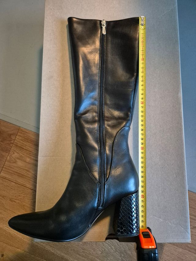 Stivali Clarks di pelle con tacco svasato